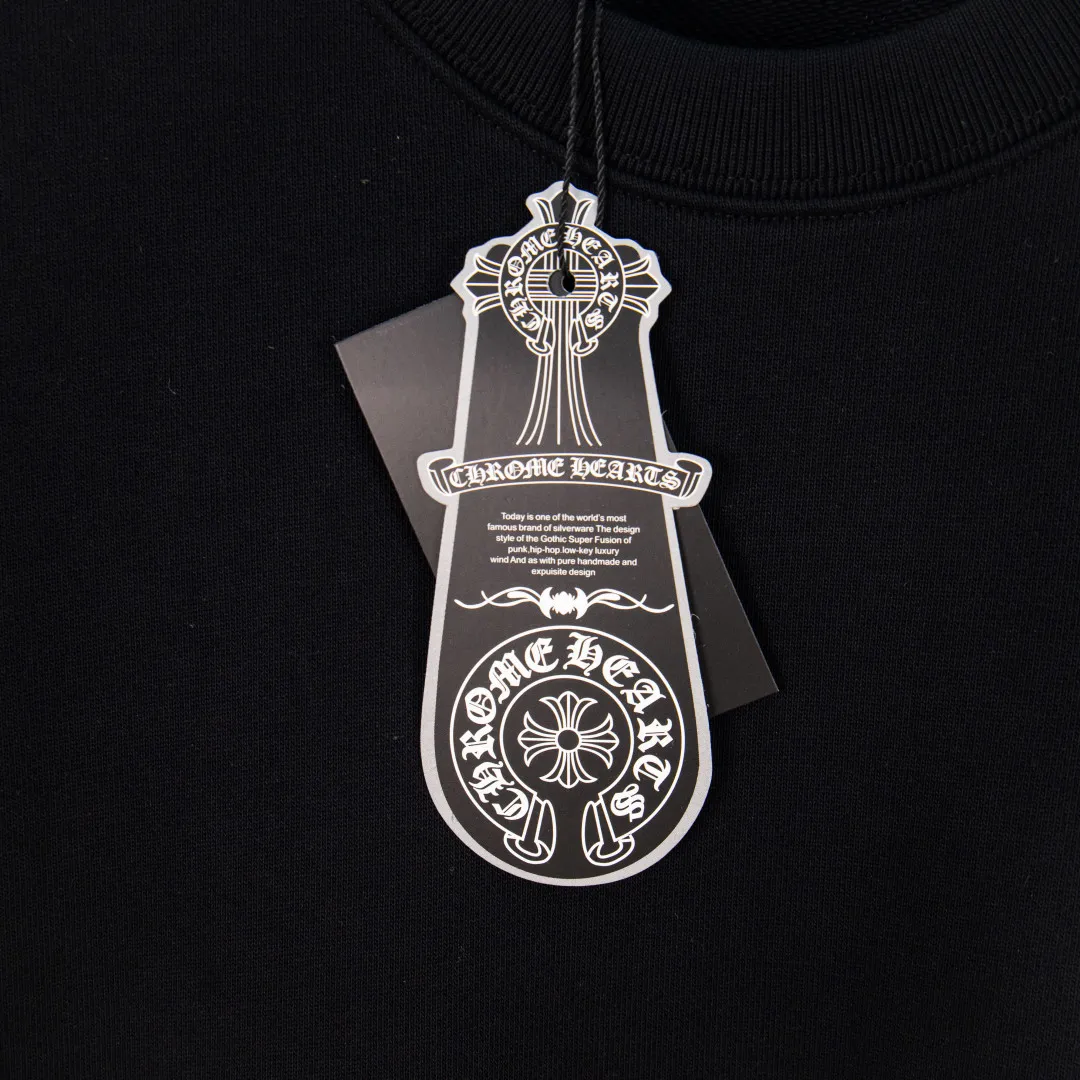 P280 zp version [exclusive supply] Chrome Hearts/Chrome Hearts 2025Fw new autumn and winter 420g pullover round neck long-sleeved sweatshirt CH back hodgepodge horseshoe Sanskrit cross offset letter logo embossing process same style for men and women brand classic pure cotton fabric official synchronization high version high quality fashion personality versatile trend pure original quality original fabric hangtag collar label washed wheat three complete labels Color: black white Size: XS S M L Number: YK10713